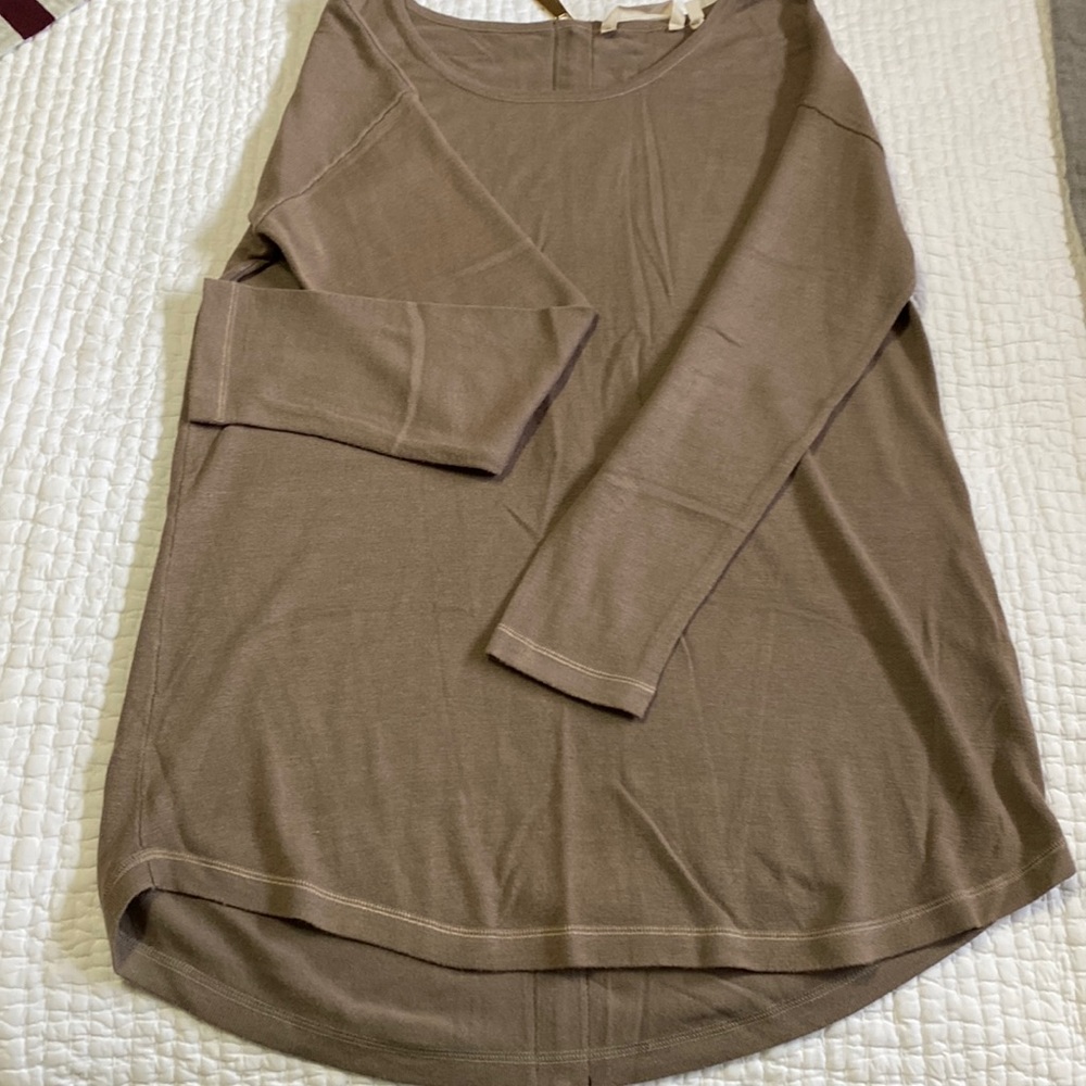 Soft surroundings long sleeve shirt.